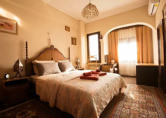 Spacious Apartment Next To Metro - Marousi